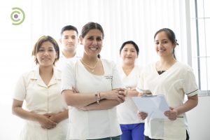 grupo de nutricionistas en sesión fotográfica para marketing