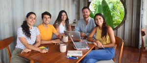 equipo de trabajo joven de marketing digital